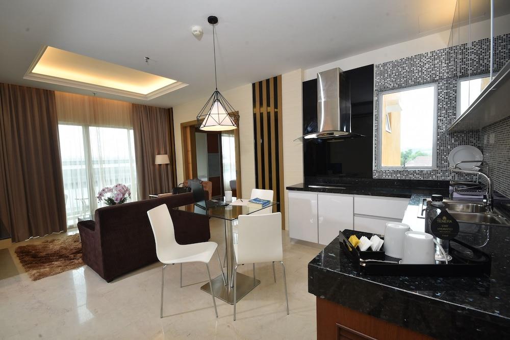 Tenera Hotel Бангі Екстер'єр фото A 3D rendering of a kitchen and dining room