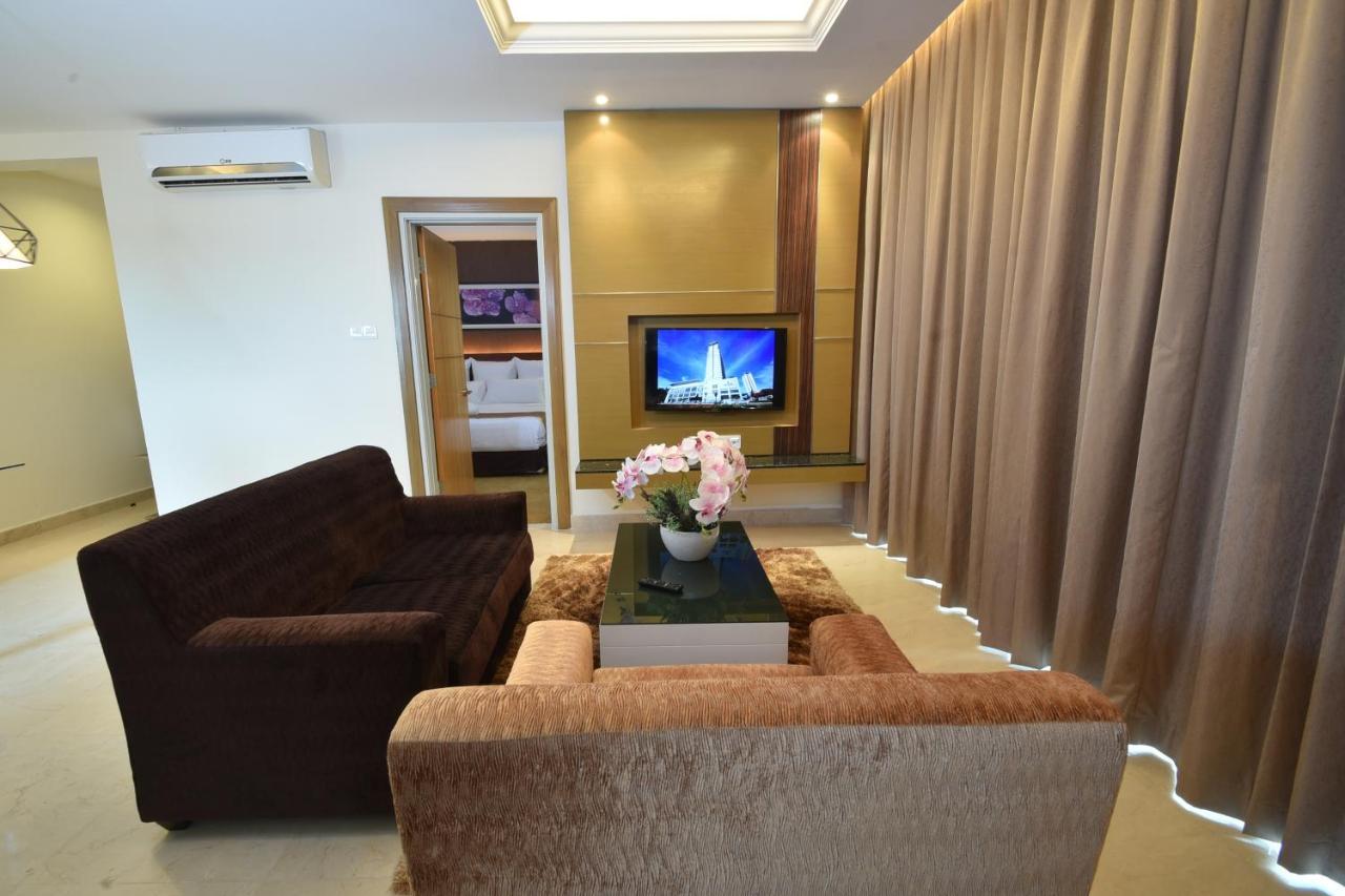 Tenera Hotel Бангі Екстер'єр фото Living room