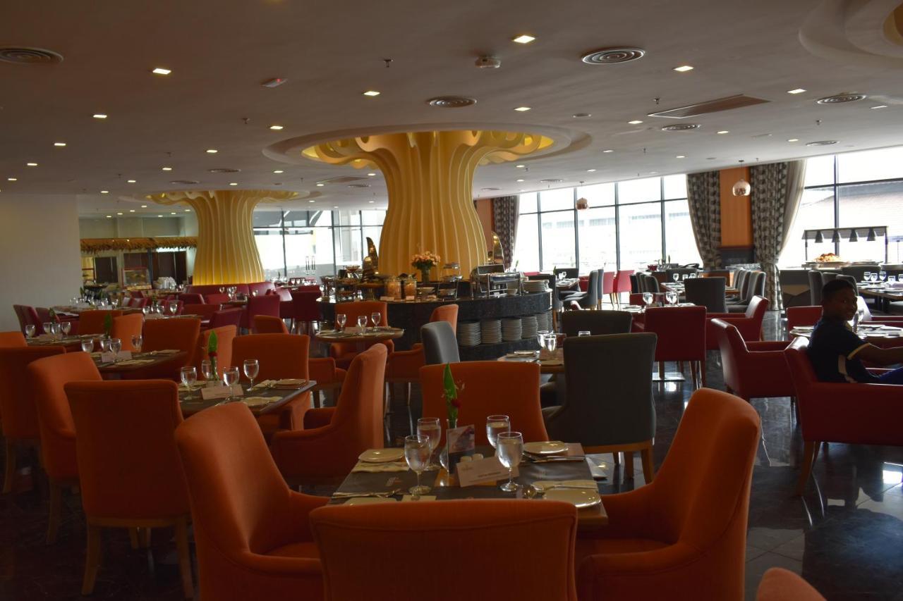 Tenera Hotel Бангі Екстер'єр фото The restaurant